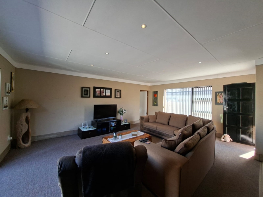 3 Bedroom Property for Sale in Reebok Western Cape